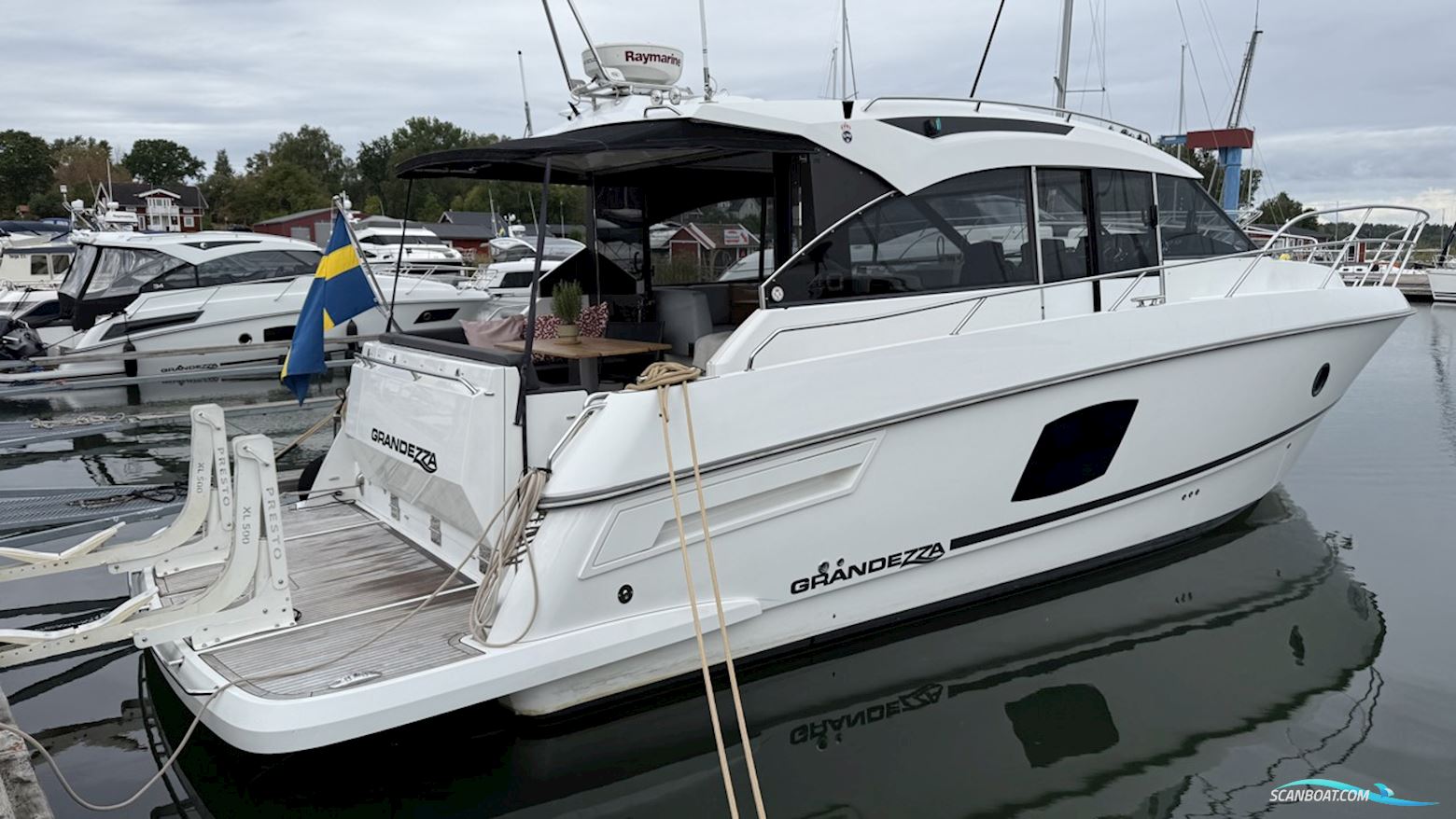 Grandezza 40 CA Motorbåt 2015, med 2x Volvo Penta D4 300 Ca, 800h motor, Sverige
