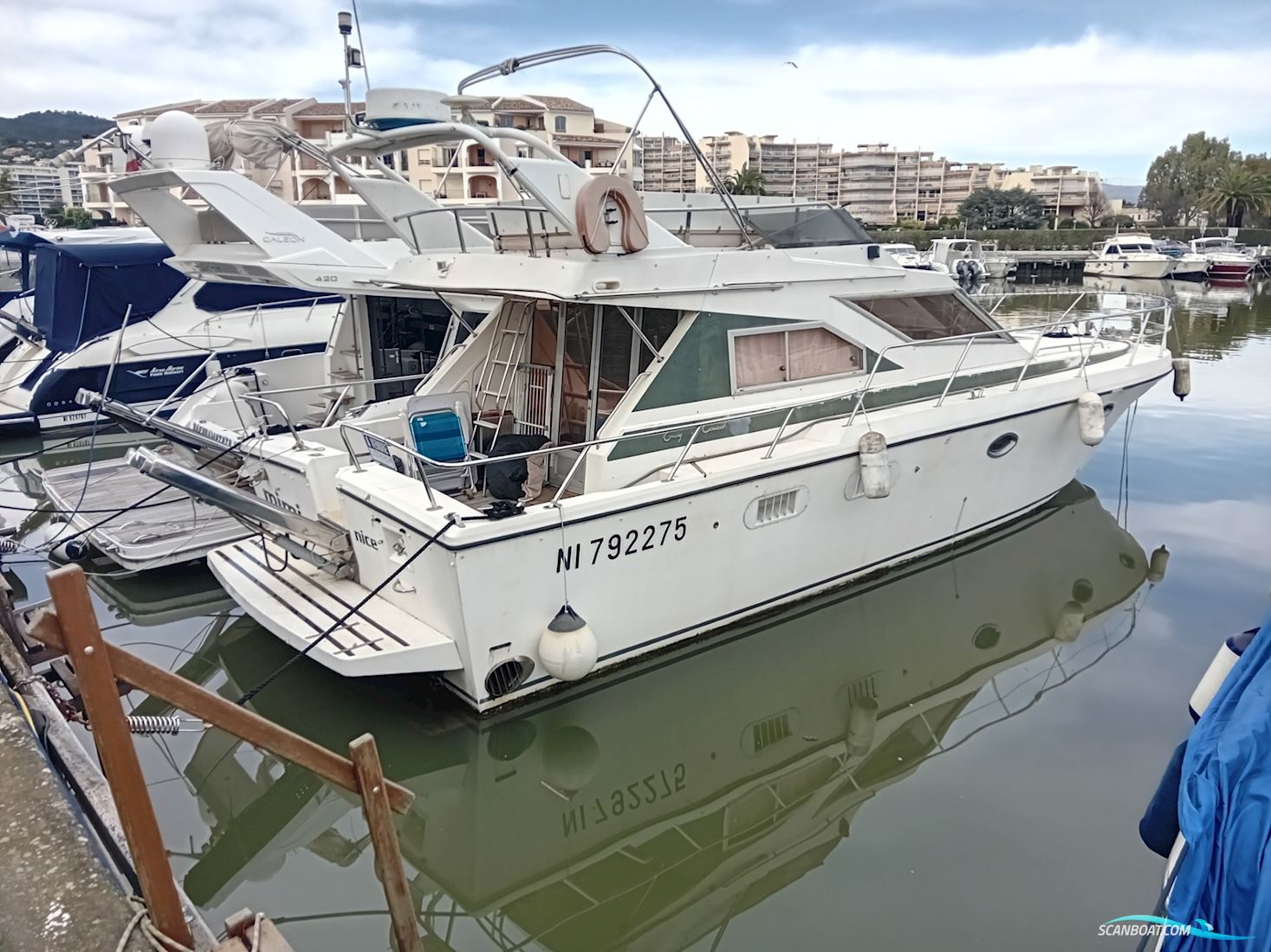 Guy Couach 1201 Flybridge Motorbåt 1990, med Volvo motor, Monaco