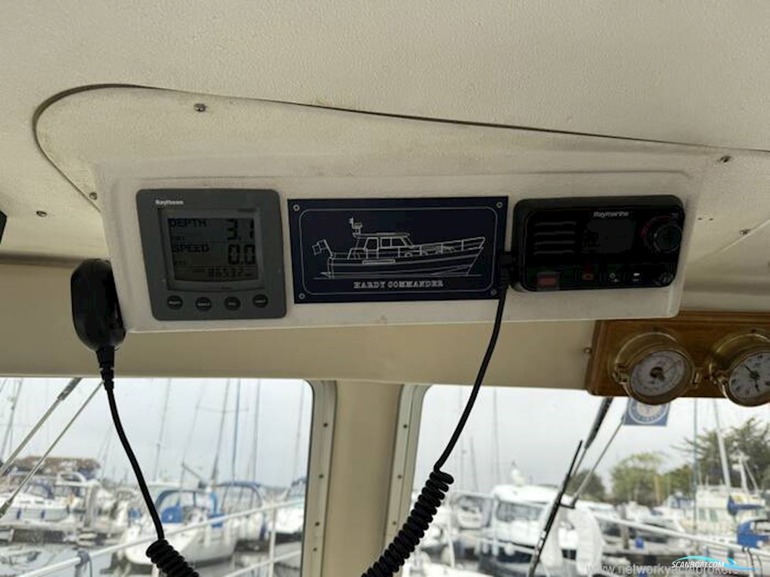 Hardy Marine 32 Commander