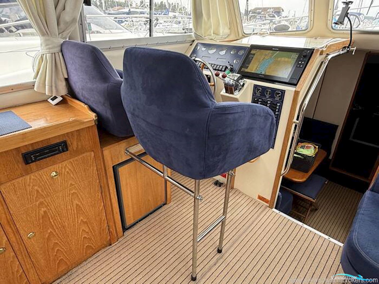 Hardy Marine 32 Commander