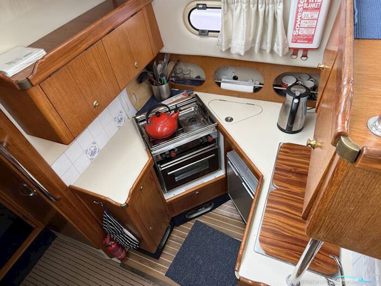 Hardy Marine 32 Commander