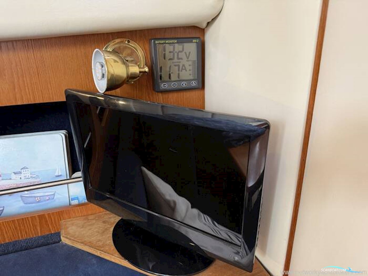 Hardy Marine 32 Commander