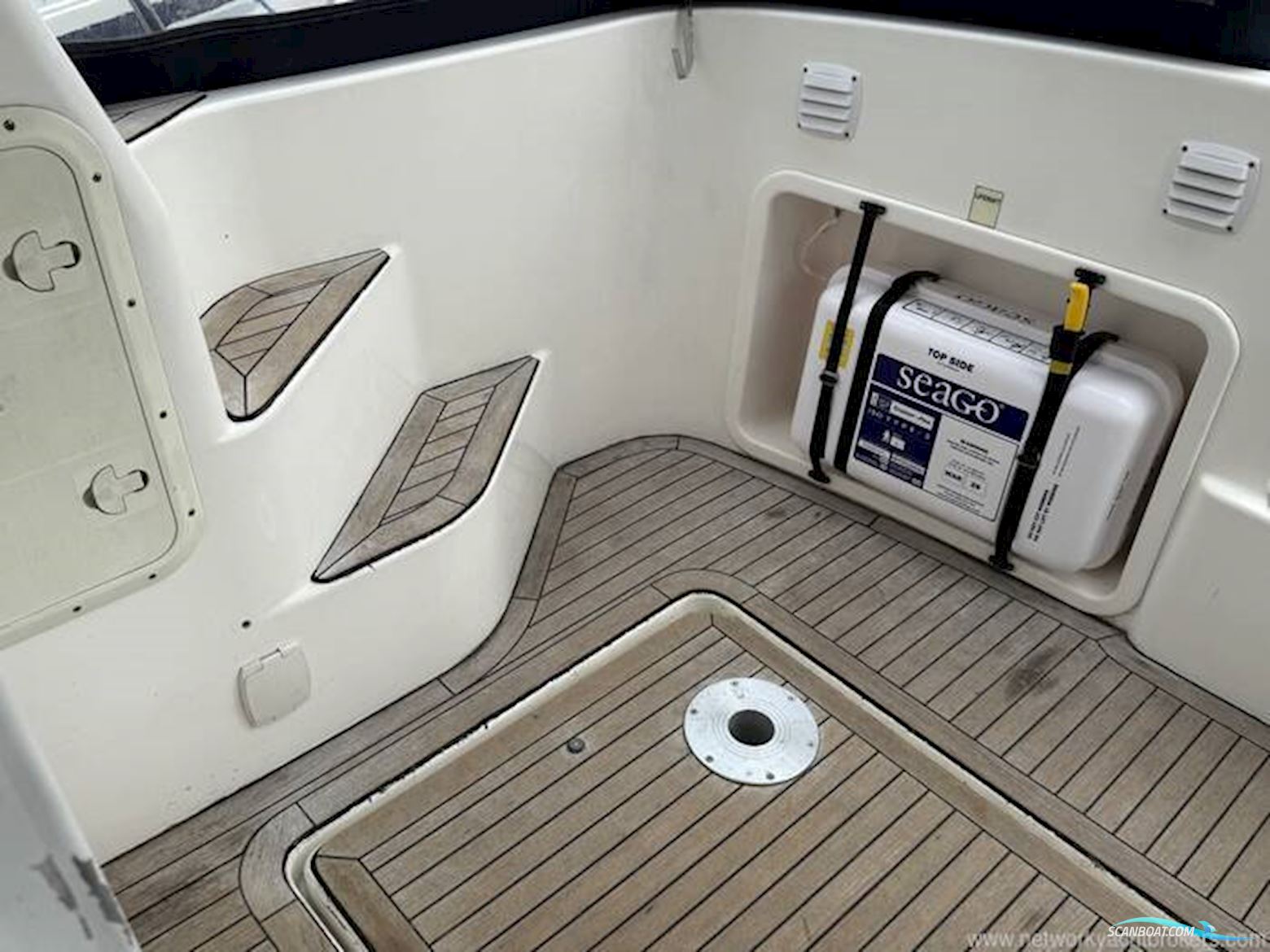 Hardy Marine 32 Commander