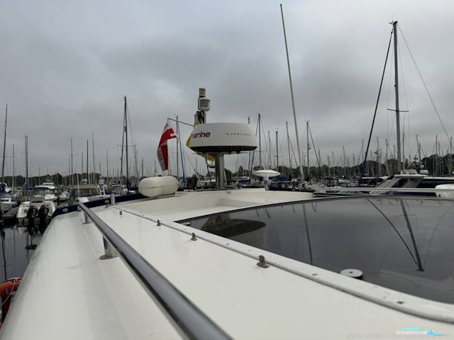 Hardy Marine 32 Commander