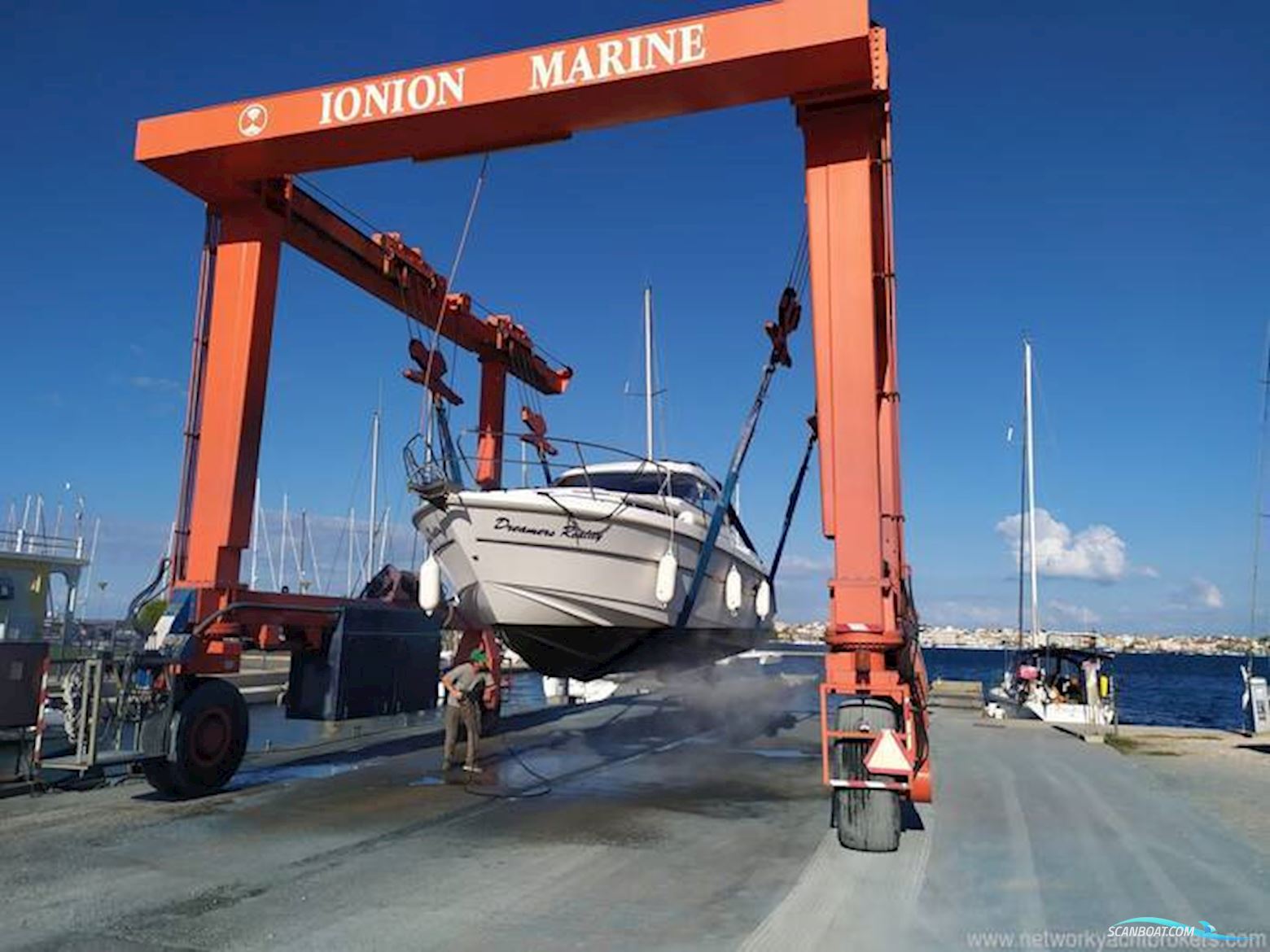 Hardy Marine Seawing 305