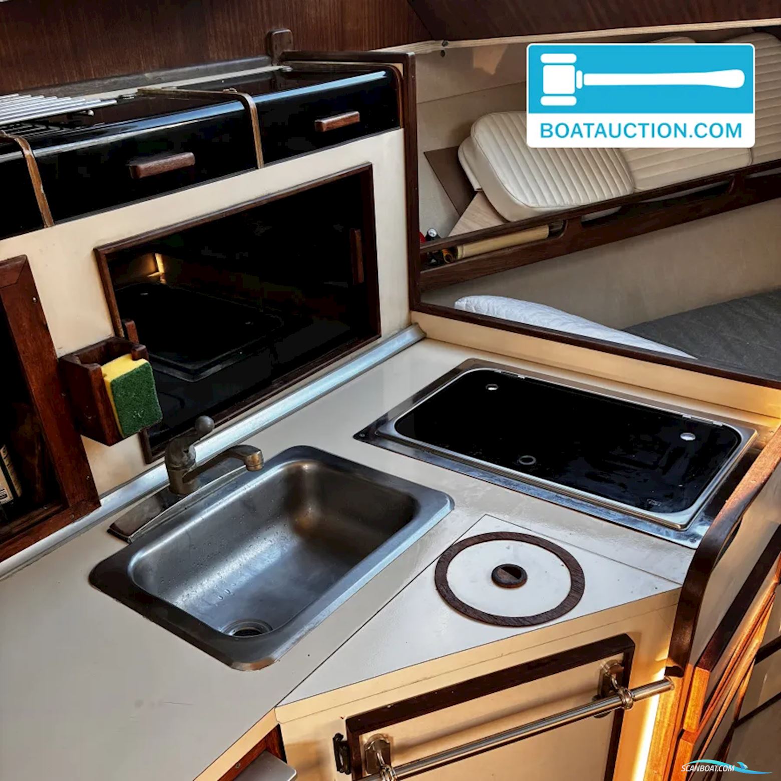 Hatteras 32 Sport Fly