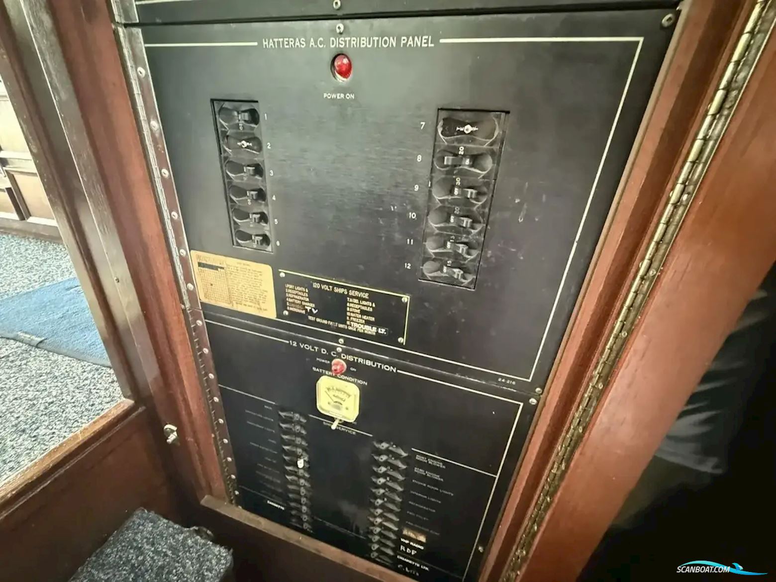 Hatteras 37 Convertible