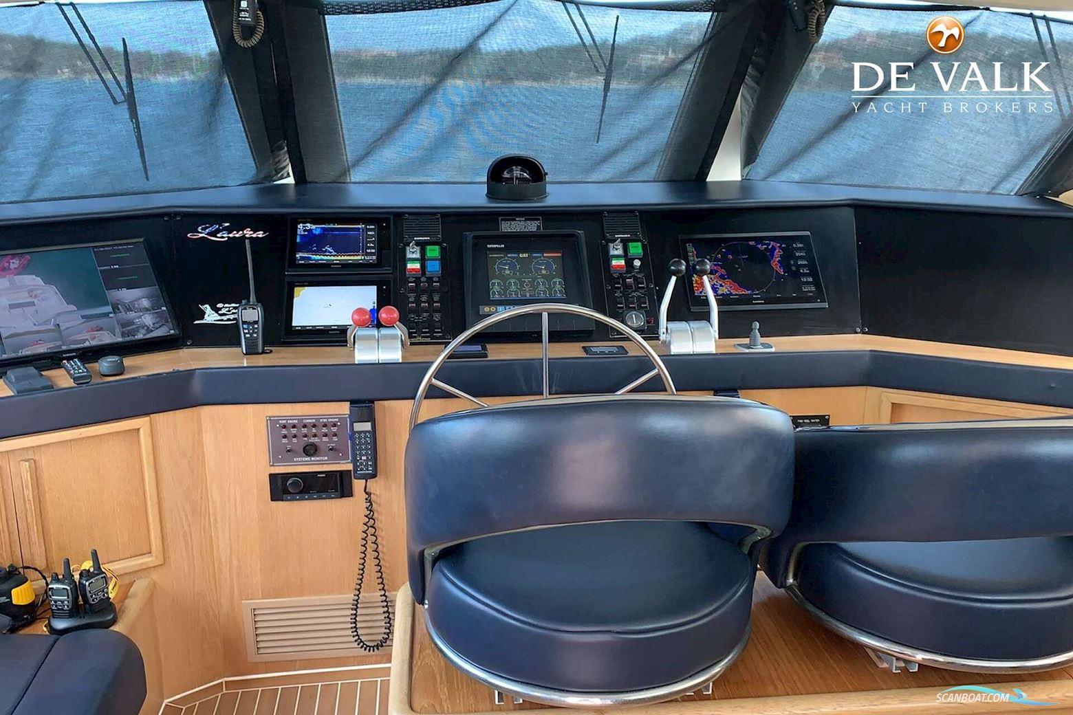 Hatteras 65 Convertible