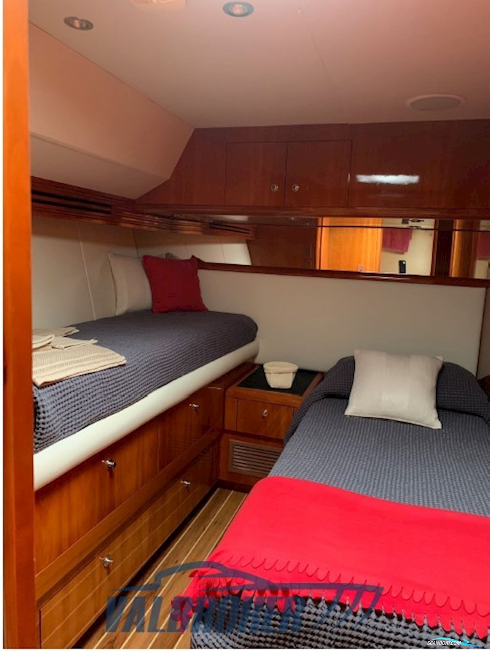 Hatteras 70' Convertible