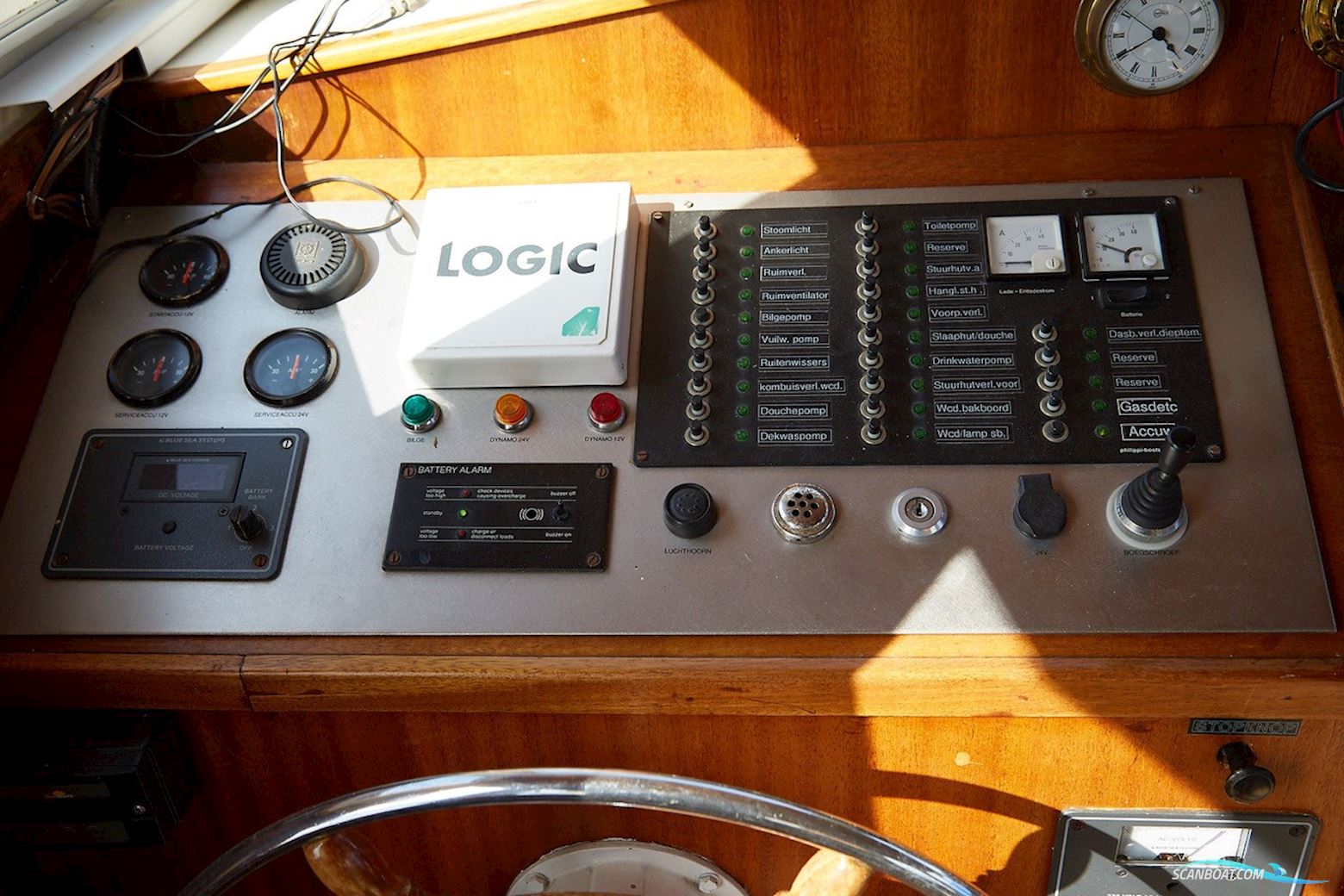 Helårs motorbåd med flybridge 44 fod Hoekstrakruiser