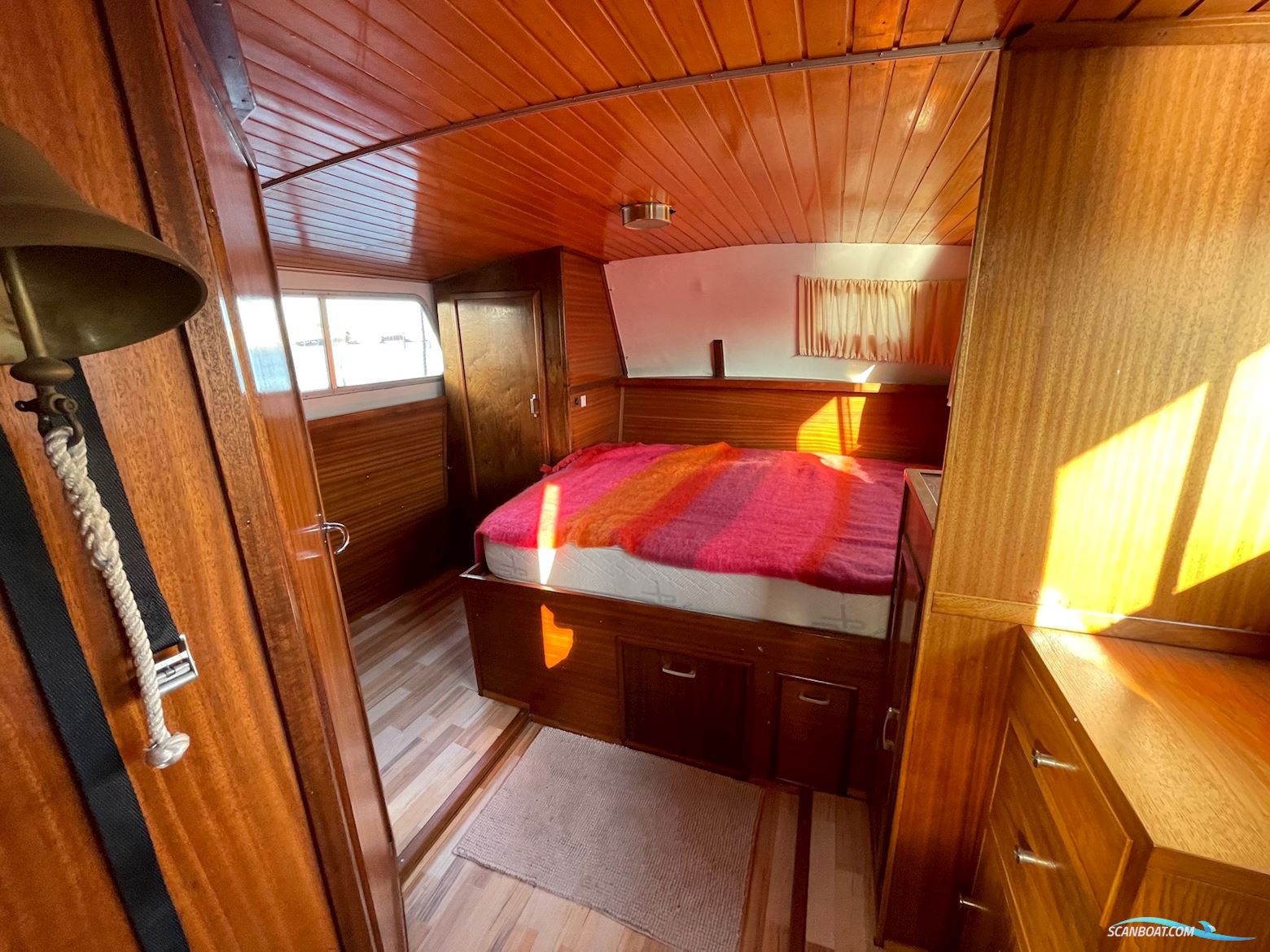 Helårs motorbåd med flybridge 44 fod Hoekstrakruiser