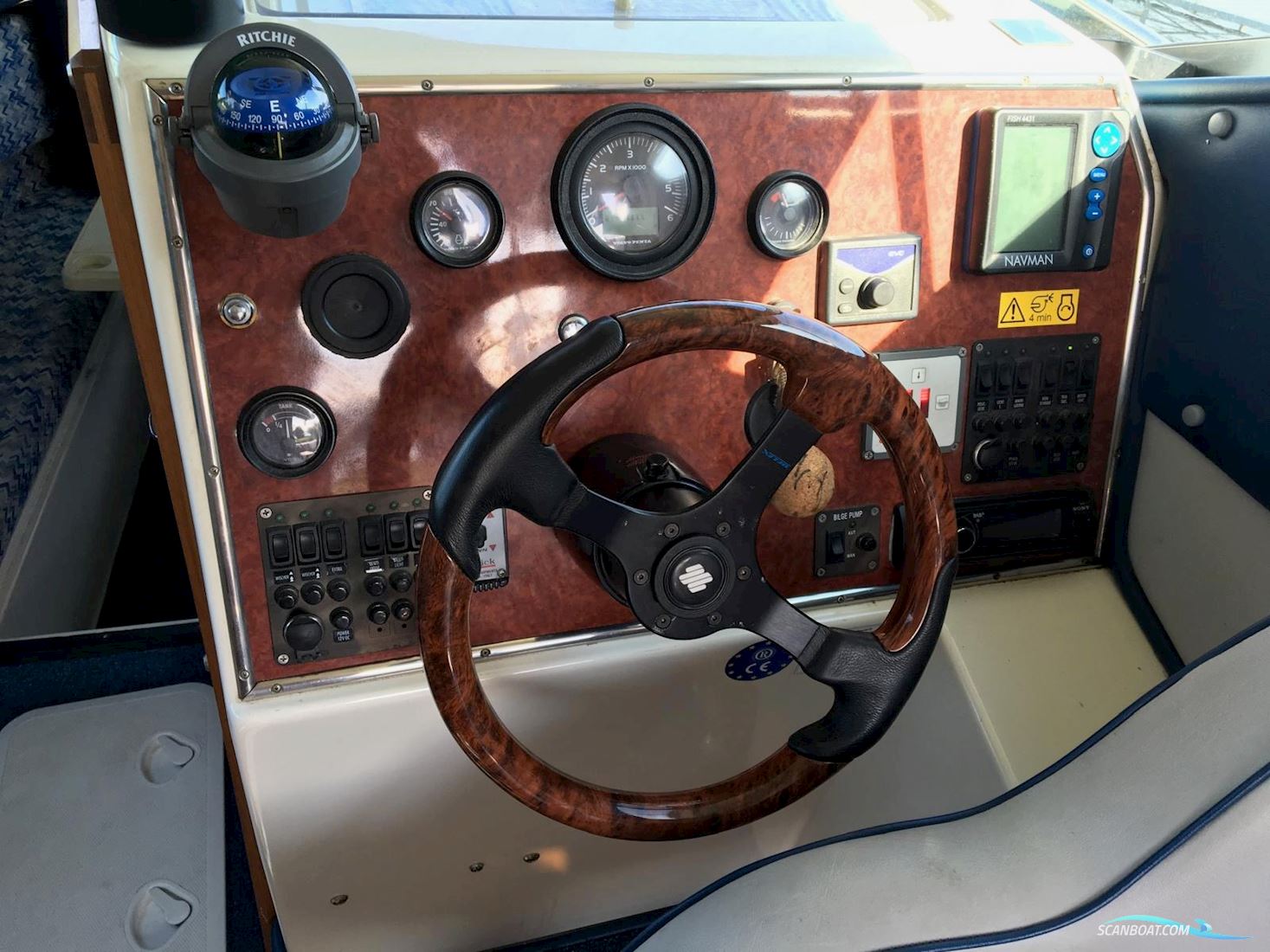 Hilter Royal 840 Flybridge