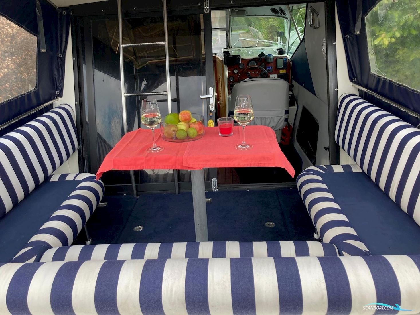 Hilter Royal 840 Flybridge