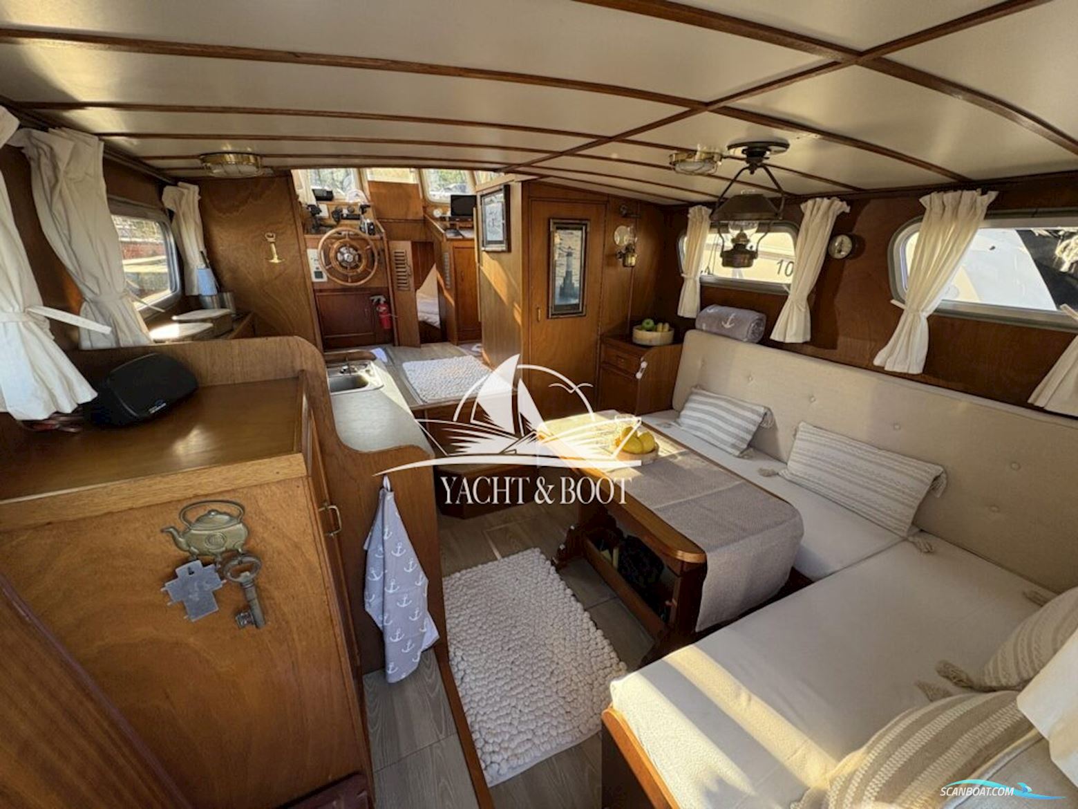 Holländischer Werftbau Crowntrawler 830