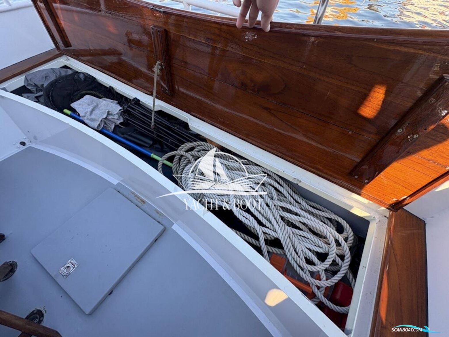 Holländischer Werftbau Crowntrawler 830