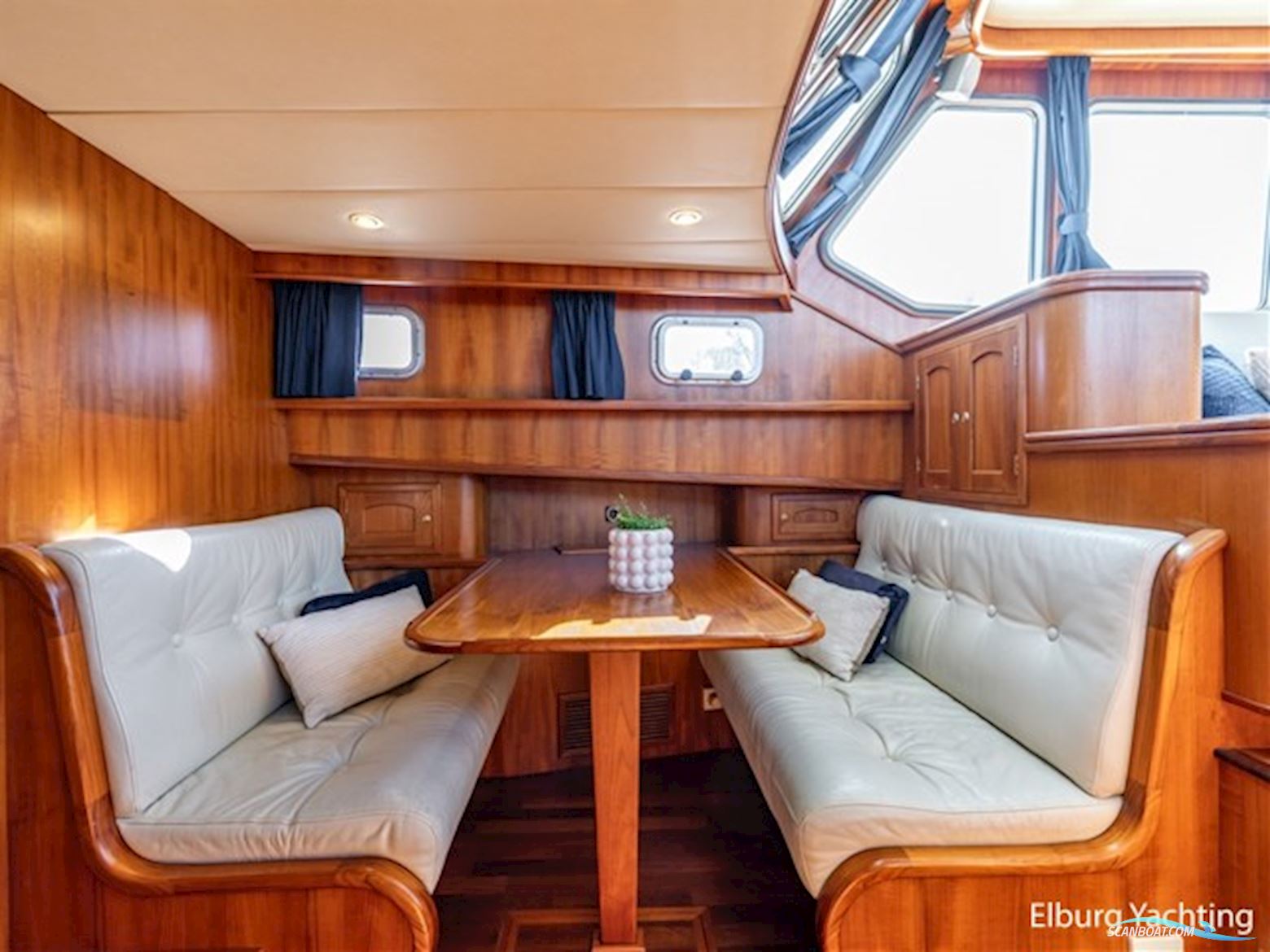 Holterman 48 Trawler - Stabilizers