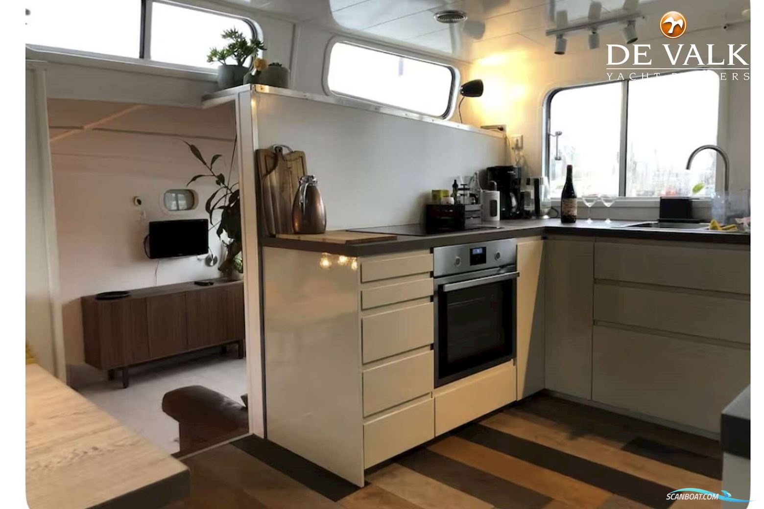 Houseboat Waterloft Luxemotor