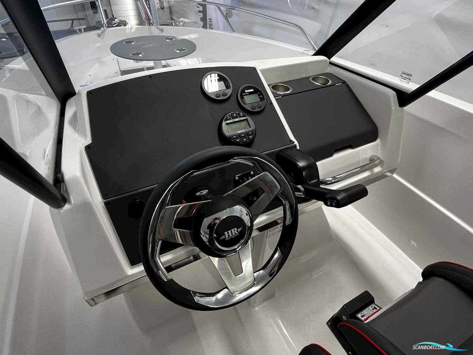 HR 575 CC med 115 hk Yamaha og trailer