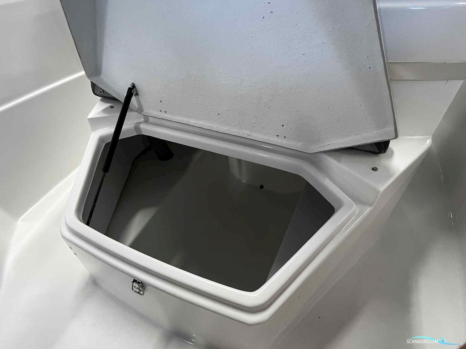 HR 575 CC med 115 hk Yamaha og trailer