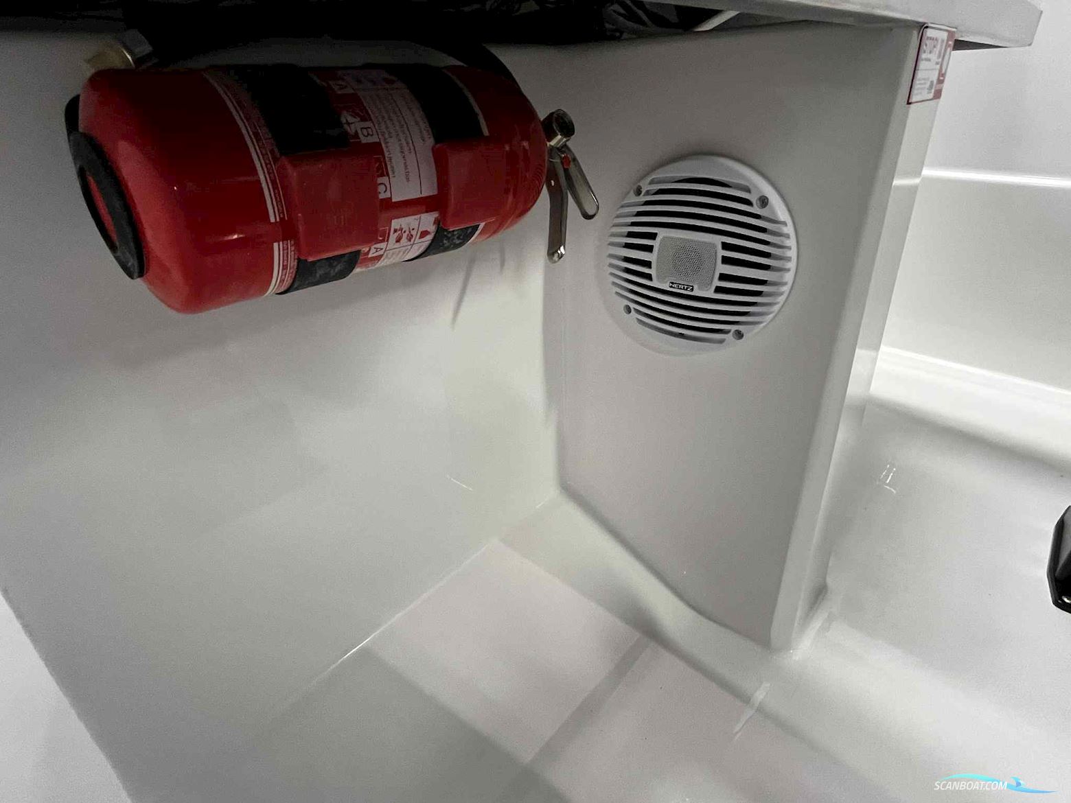 HR 575 CC med 115 hk Yamaha og trailer