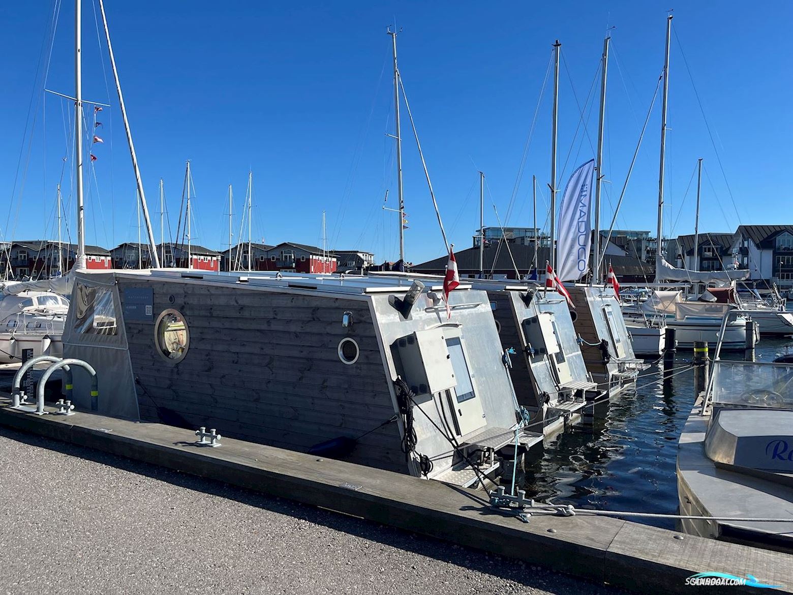 Husbåde med elmotor - udlejnings koncept eller bolig
