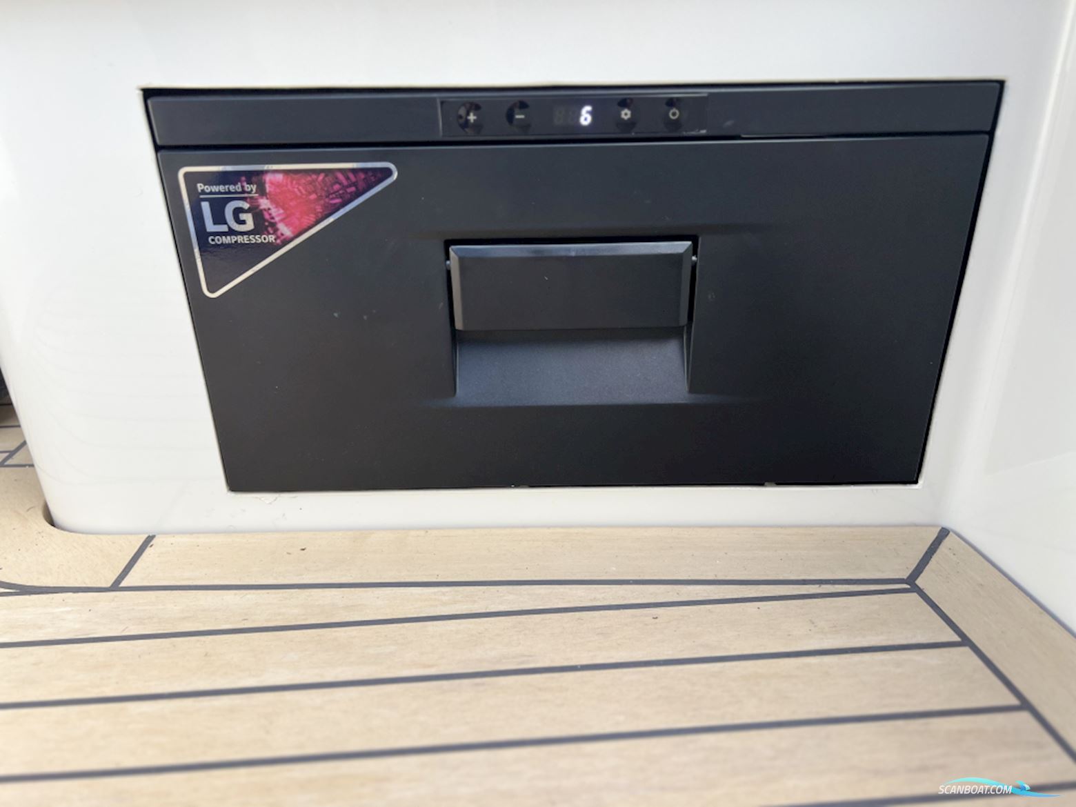 Ijzendoorn Yachts Tender Cabin 800