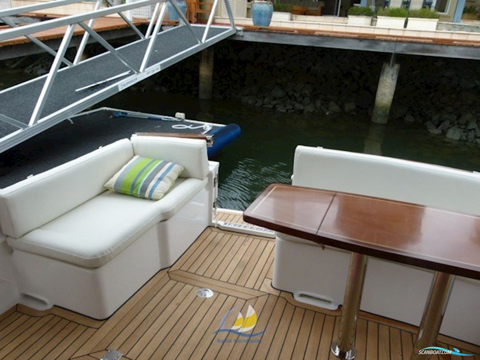 Integrity Motor Yachts Integrity 350 Sedan