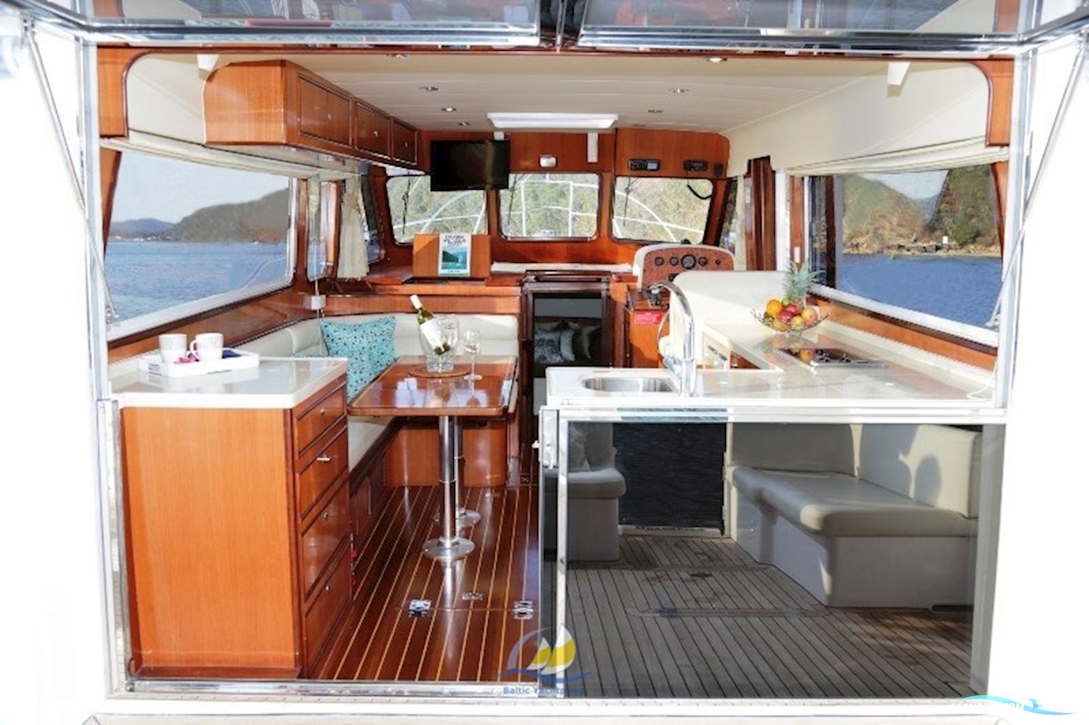 Integrity Motor Yachts Integrity 380 Sedan