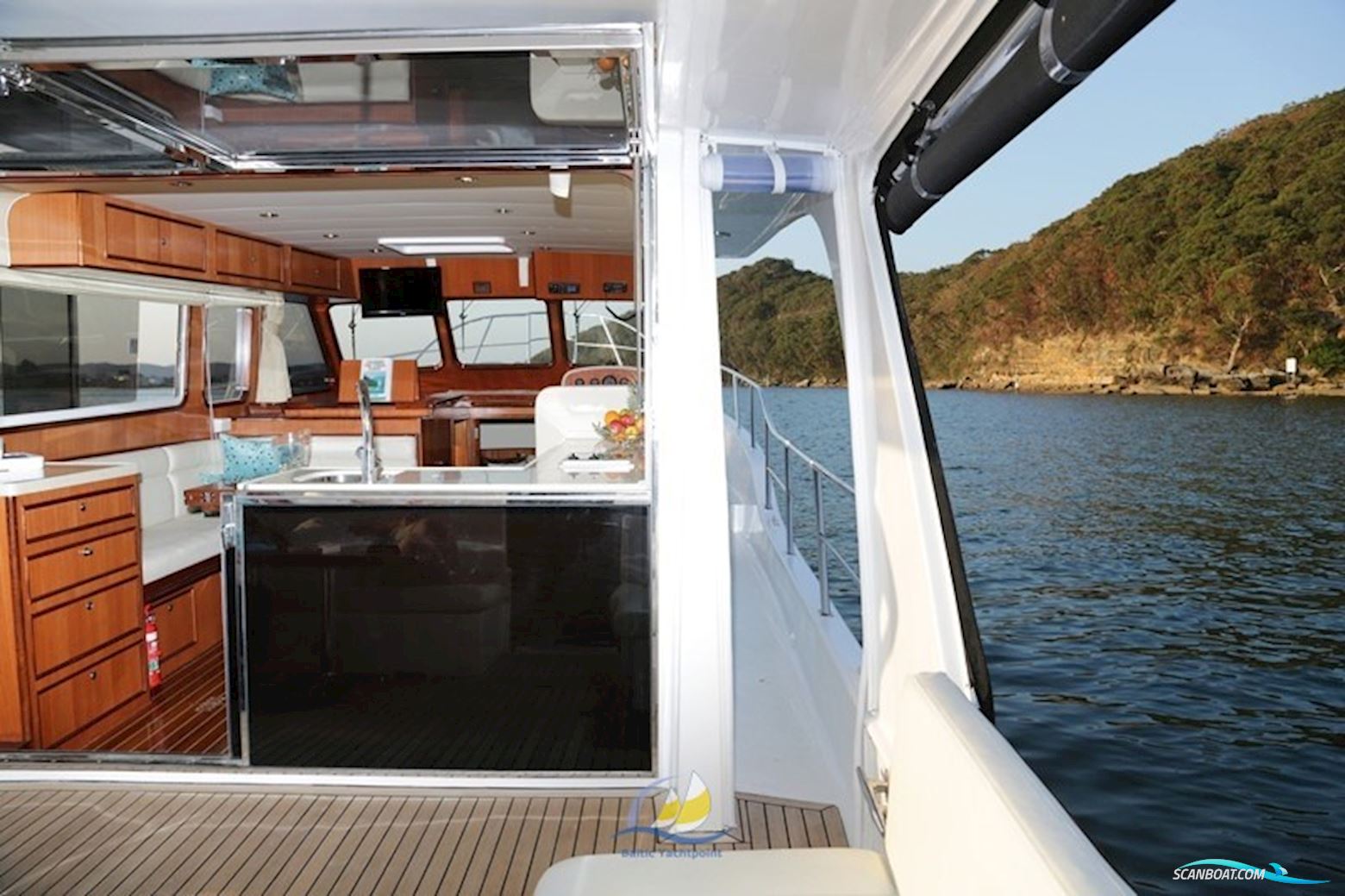 Integrity Motor Yachts Integrity 380 Sedan