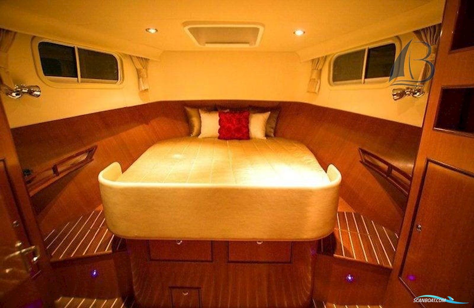 Integrity Motor Yachts Integrity 380 Sedan