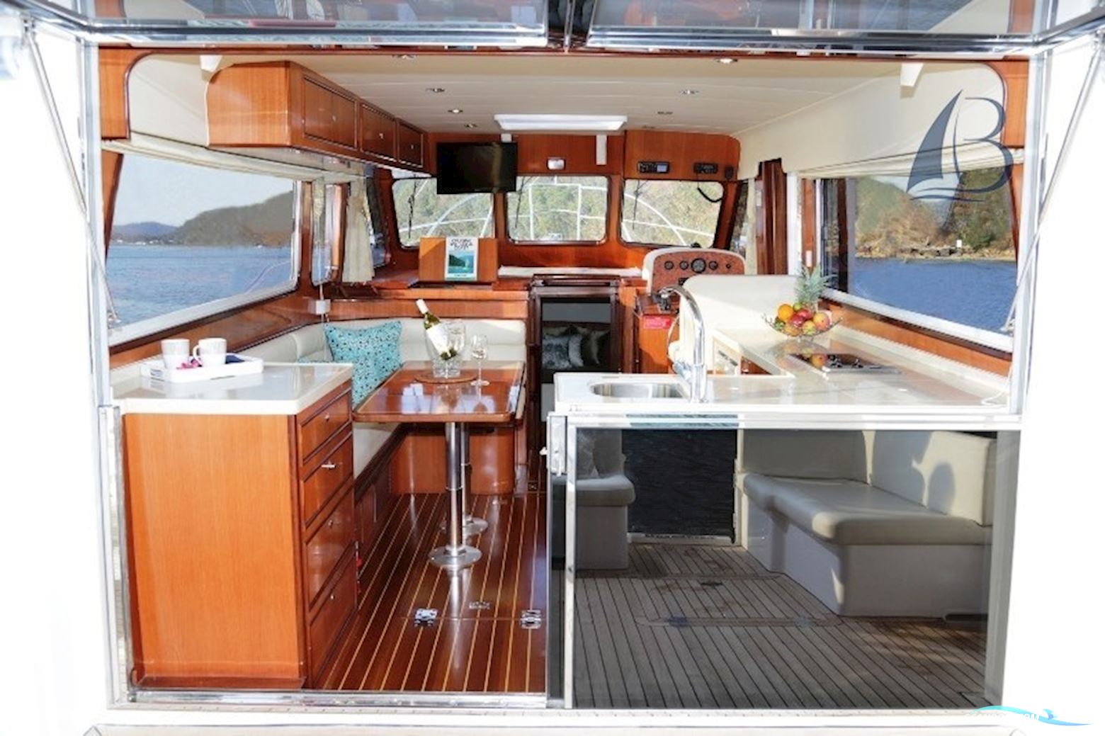 Integrity Motor Yachts Integrity 380 Sedan