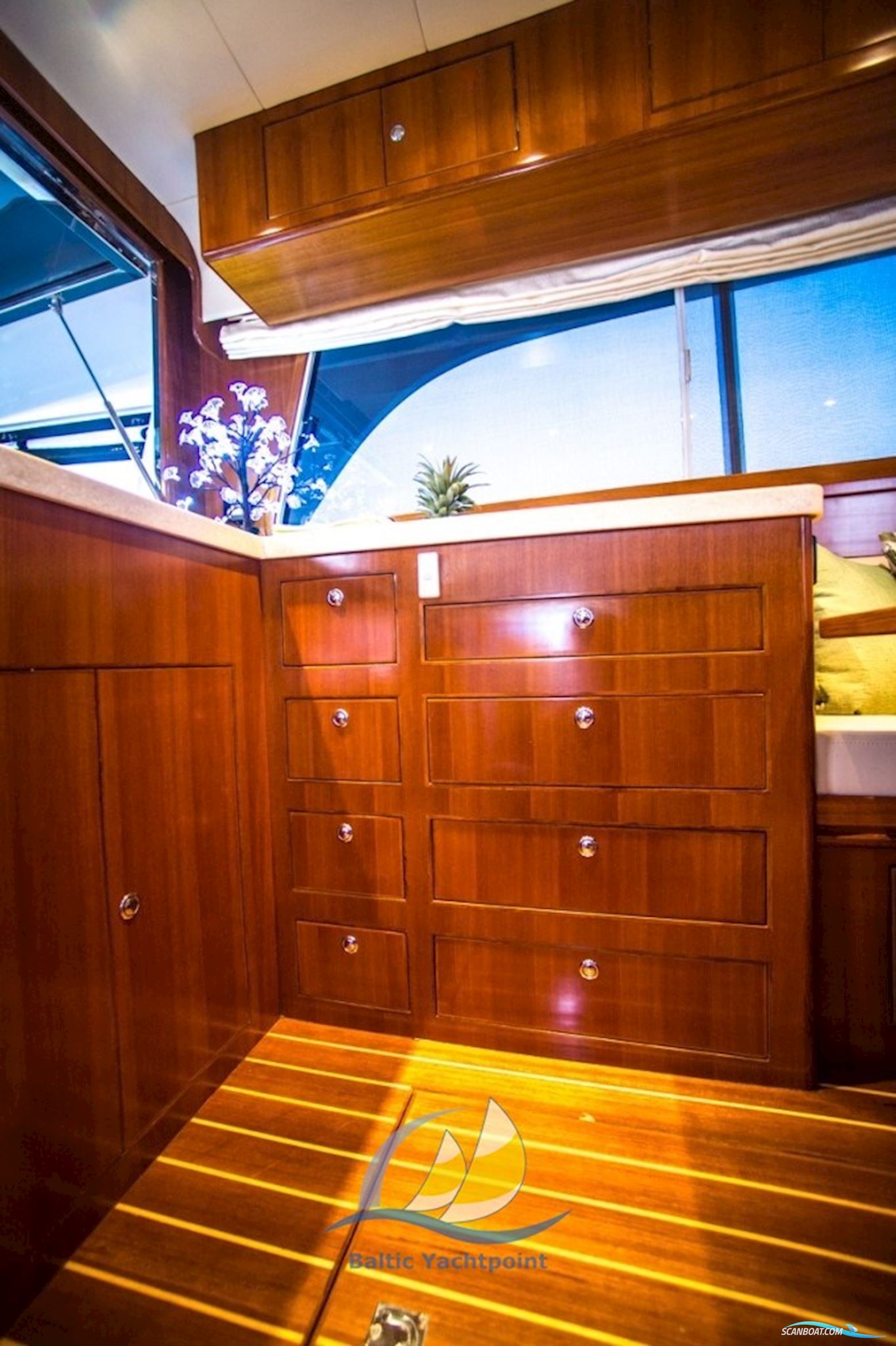 Integrity Motor Yachts Integrity 440 Sedan