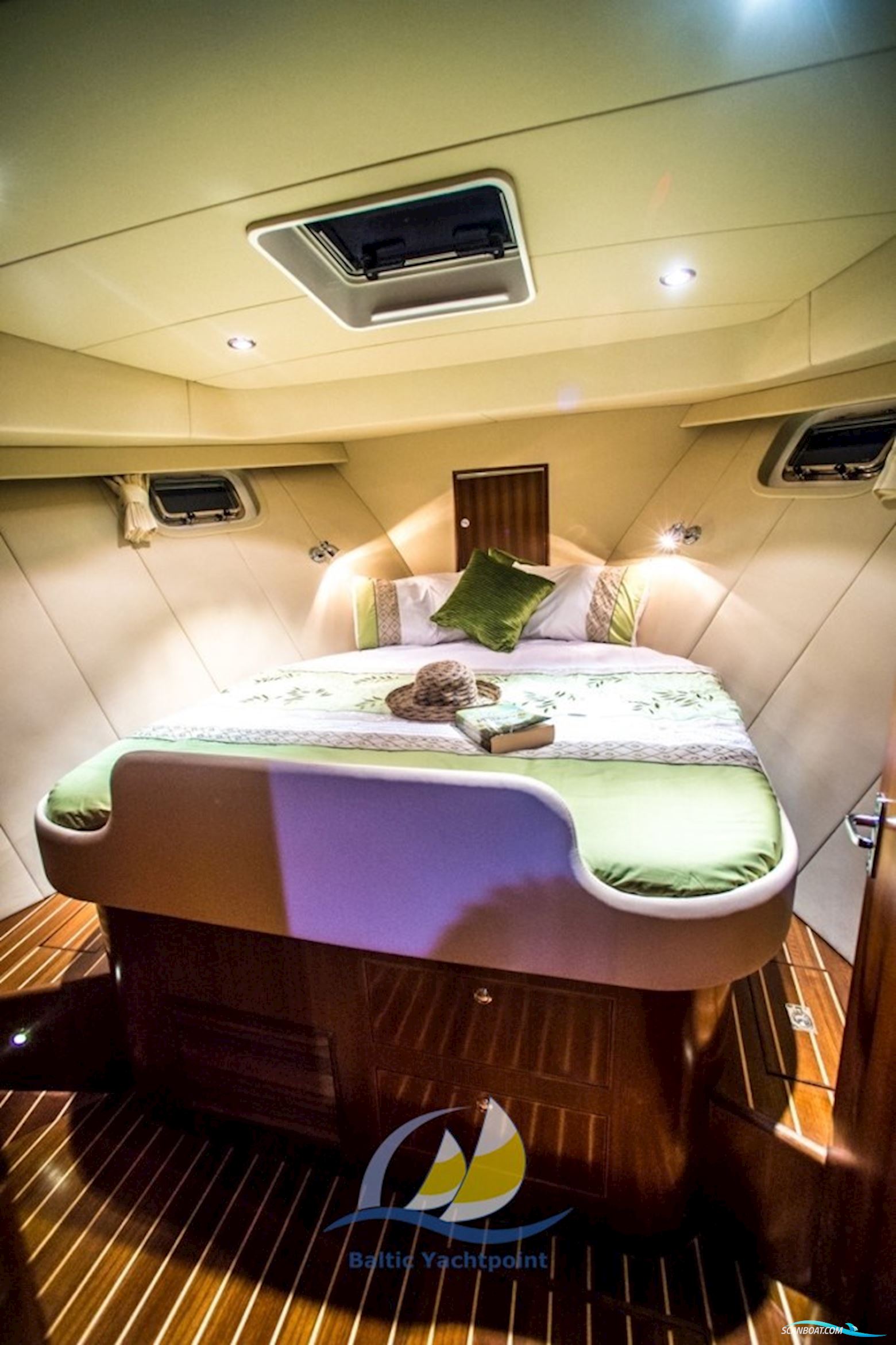 Integrity Motor Yachts Integrity 440 Sedan