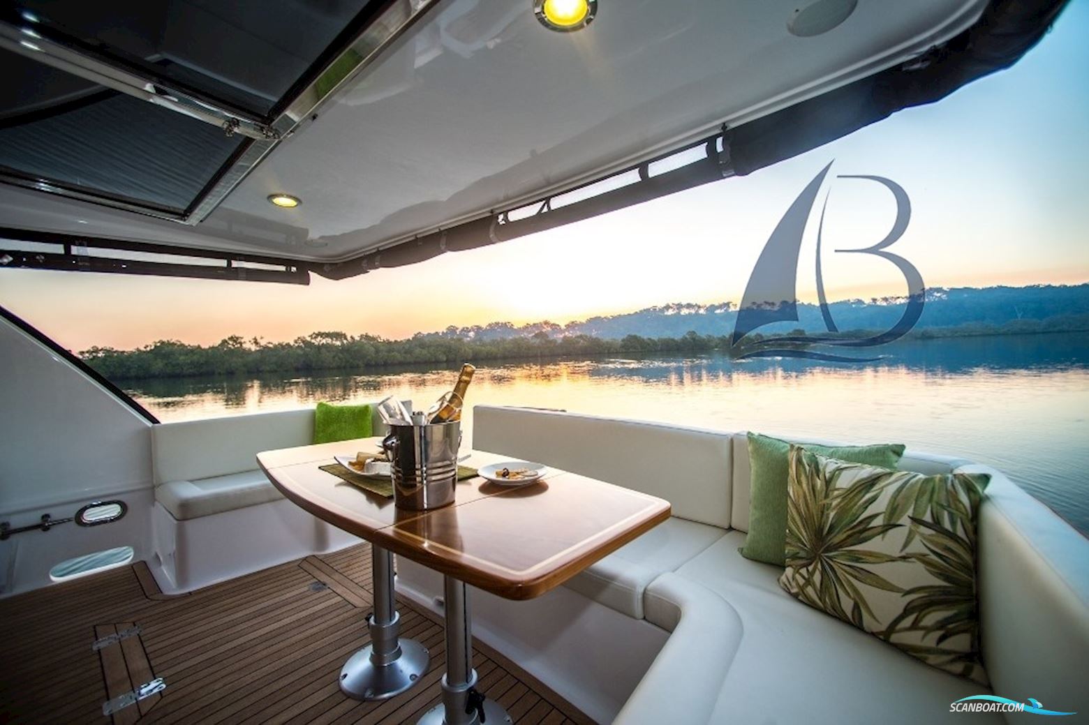 Integrity Motor Yachts Integrity 440 Sedan