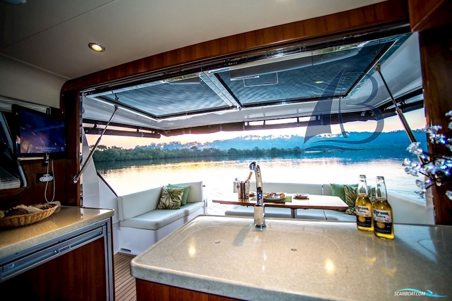 Integrity Motor Yachts Integrity 440 Sedan