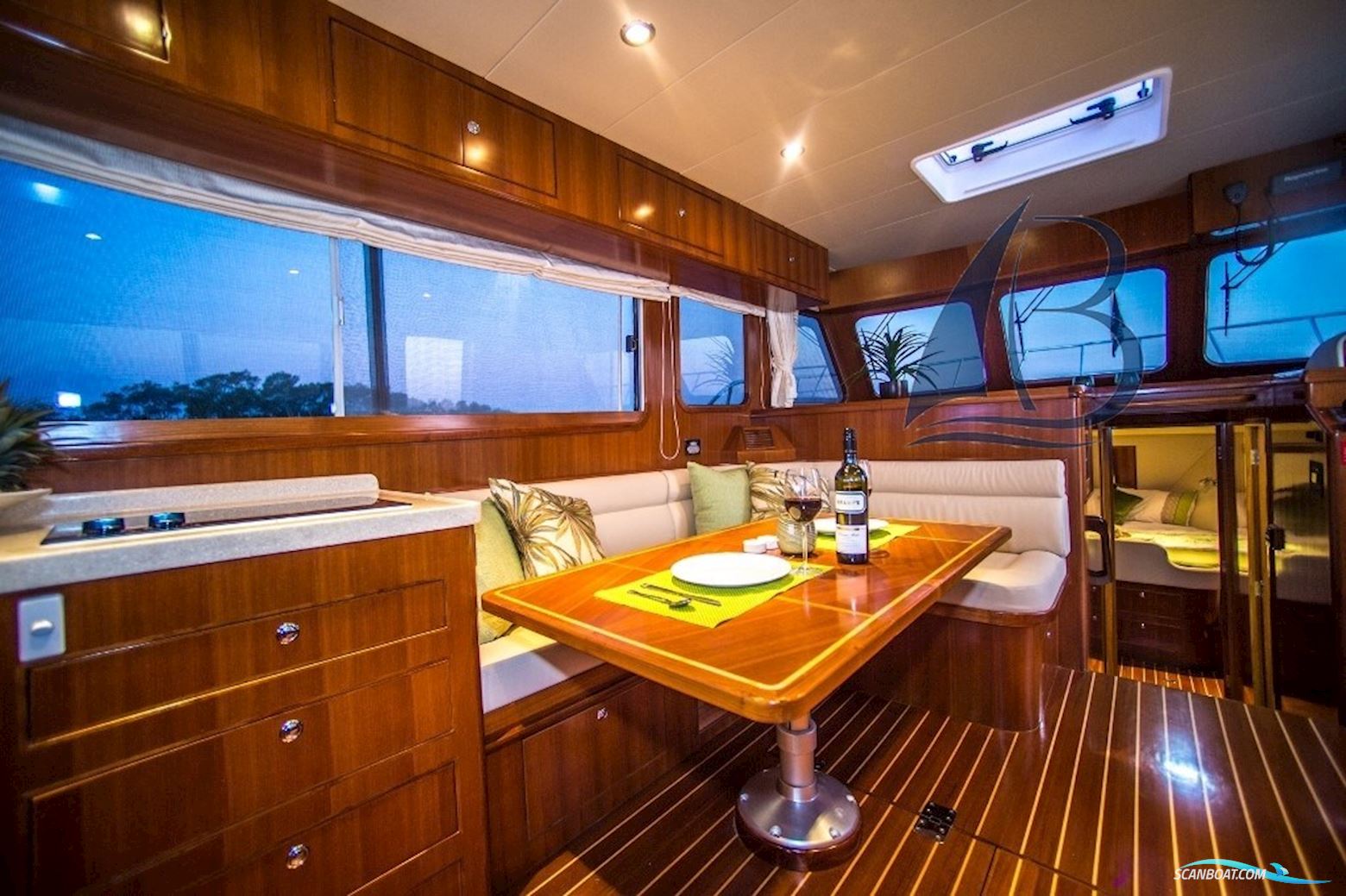 Integrity Motor Yachts Integrity 440 Sedan