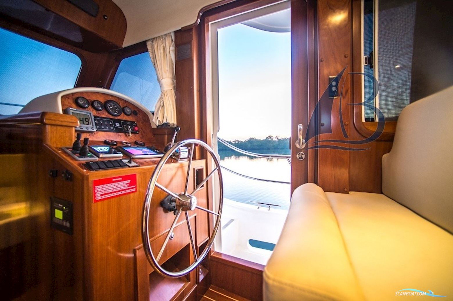 Integrity Motor Yachts Integrity 440 Sedan