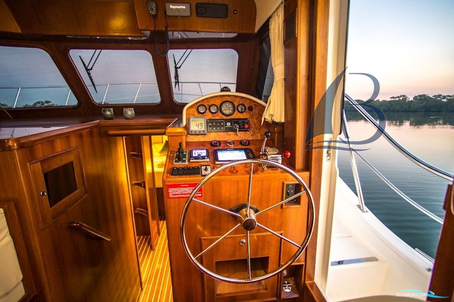 Integrity Motor Yachts Integrity 440 Sedan