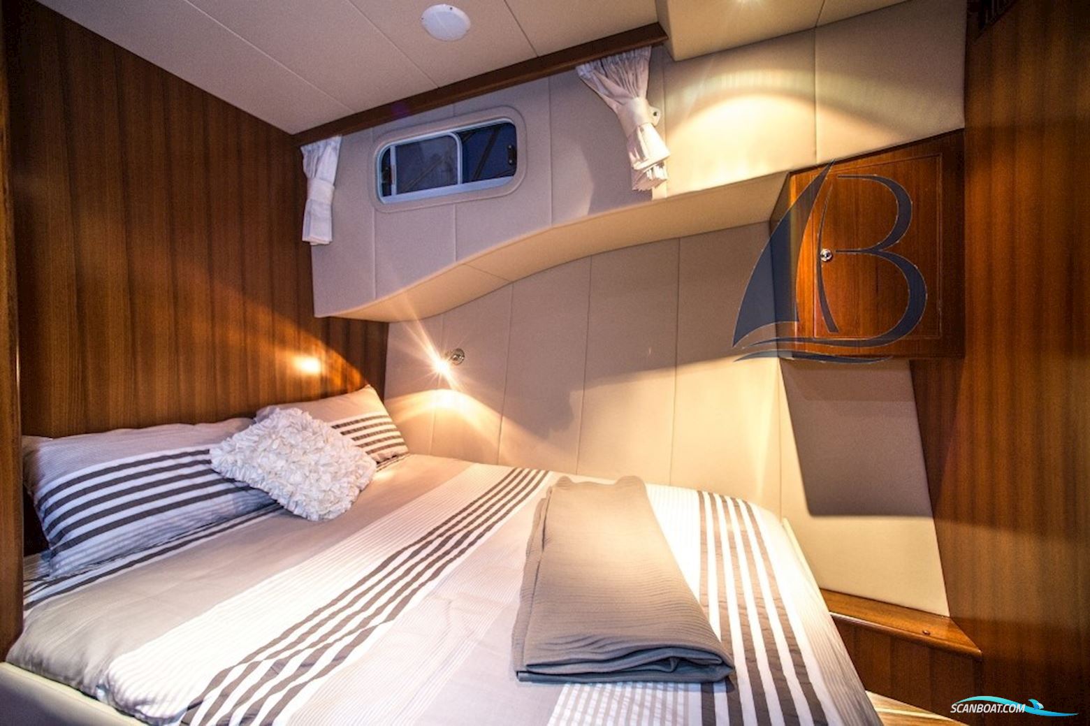 Integrity Motor Yachts Integrity 440 Sedan