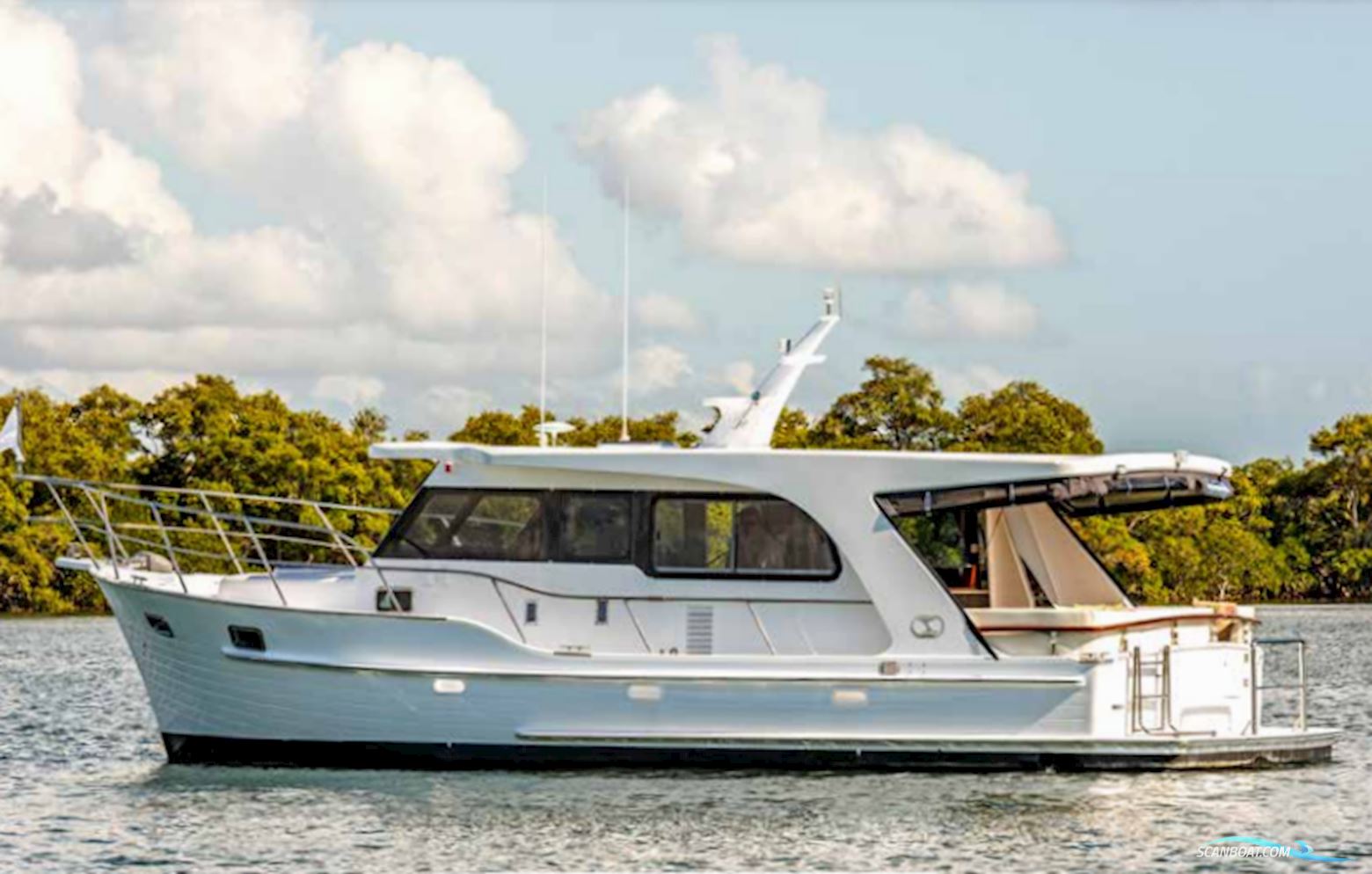 Integrity Trawlers 380Sedan