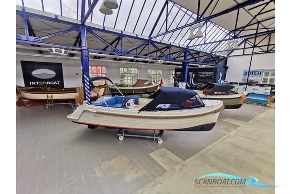 Interboat Intender 700