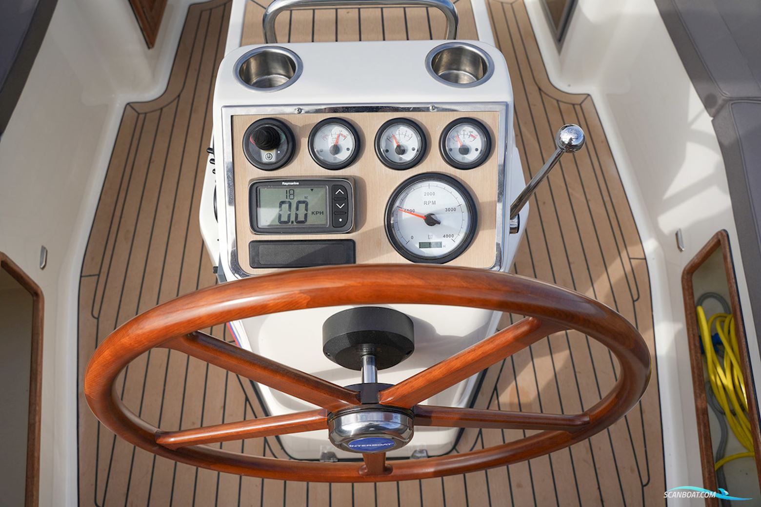 Interboat Intender 780