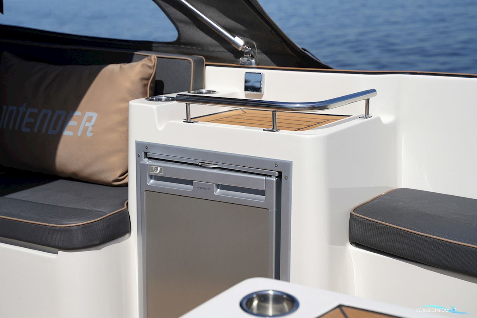 Interboat Intender 820