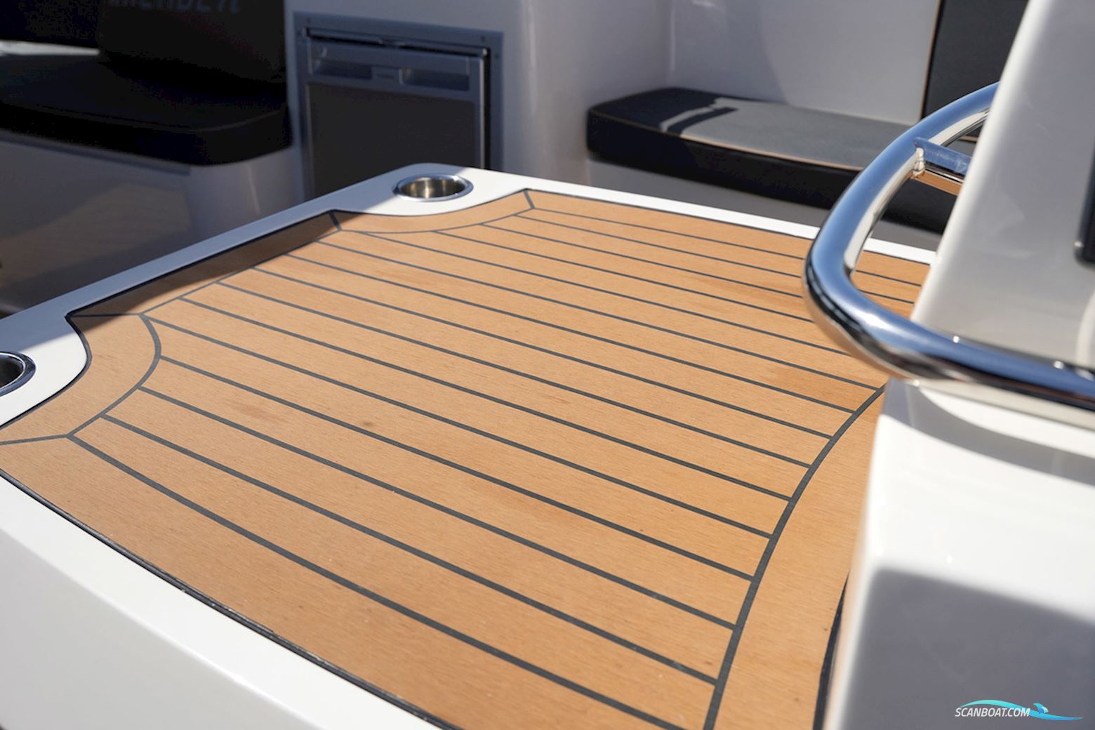 Interboat Intender 820
