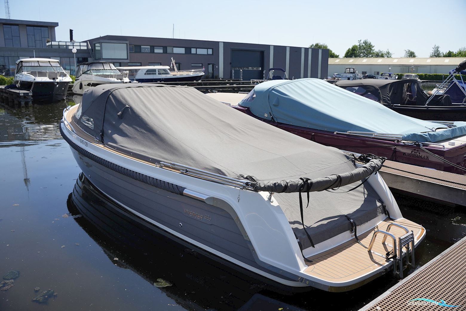 Interboat Intender 820