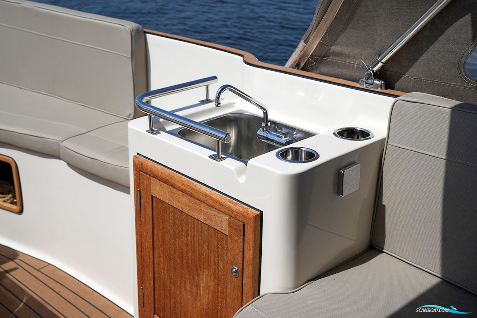 Interboat Intender 820