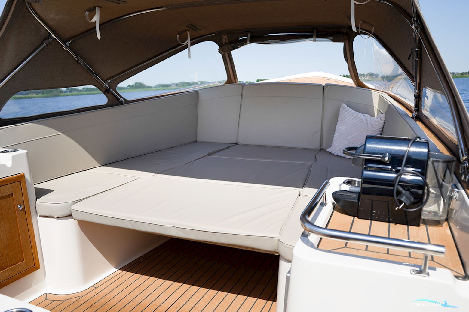 Interboat Intender 820