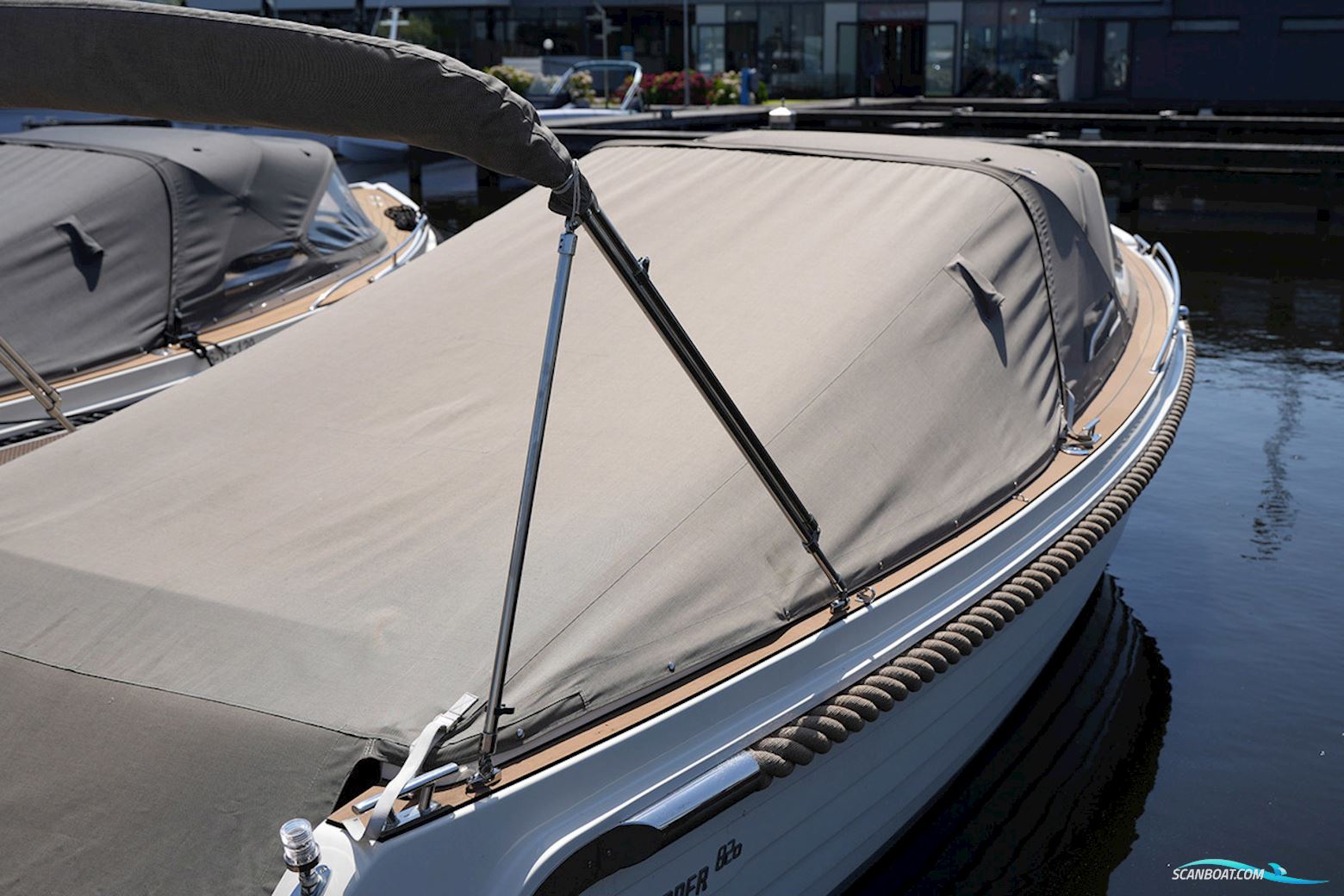 Interboat Intender 820