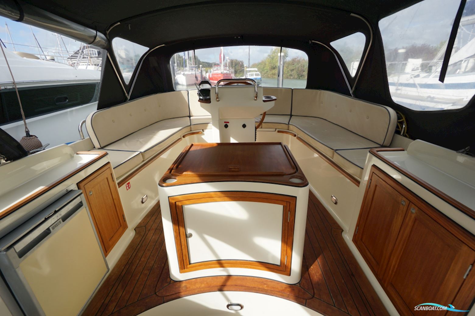 Intercruiser 27 Cabin