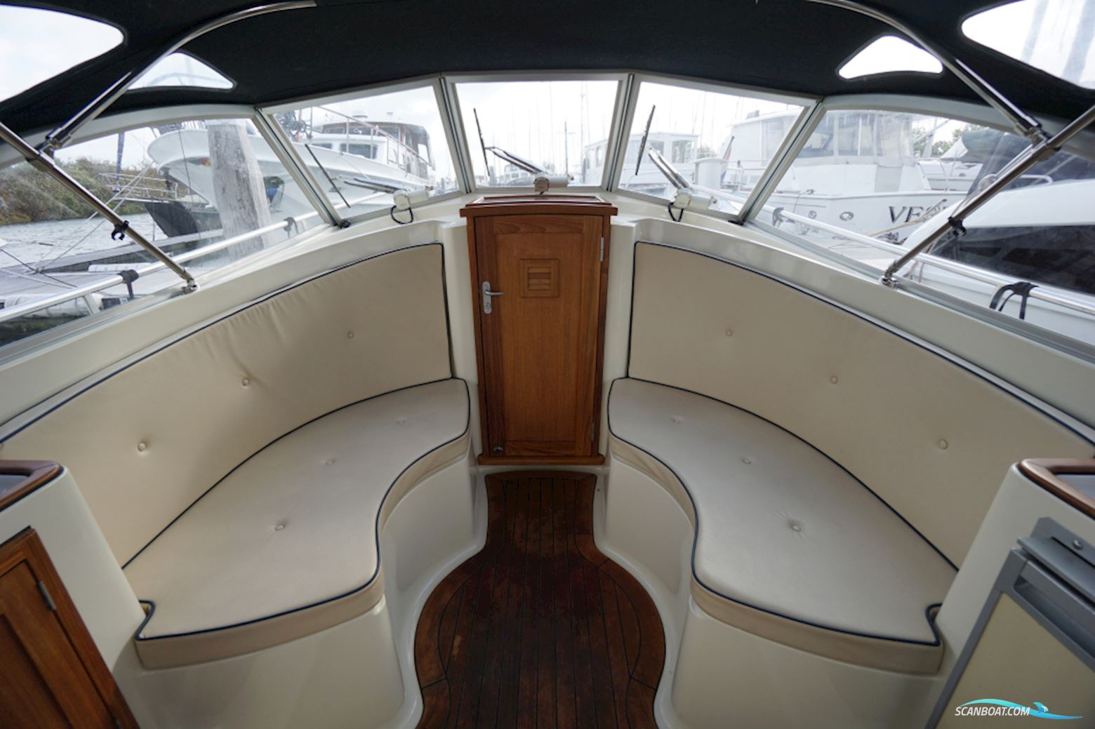 Intercruiser 27 Cabin